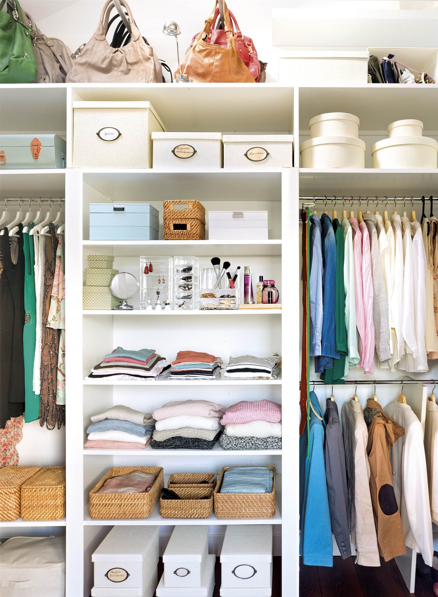 ¿Como organizar un armario de ropa de mujer?